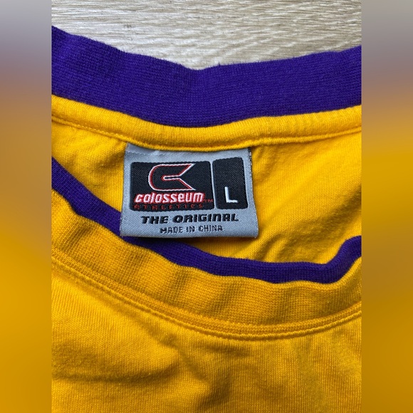 Men Size LARGE Vintage LSU Colosseum Athletics LSU Tigers T-Shirt Yellow Purple - Picture 5 of 9
